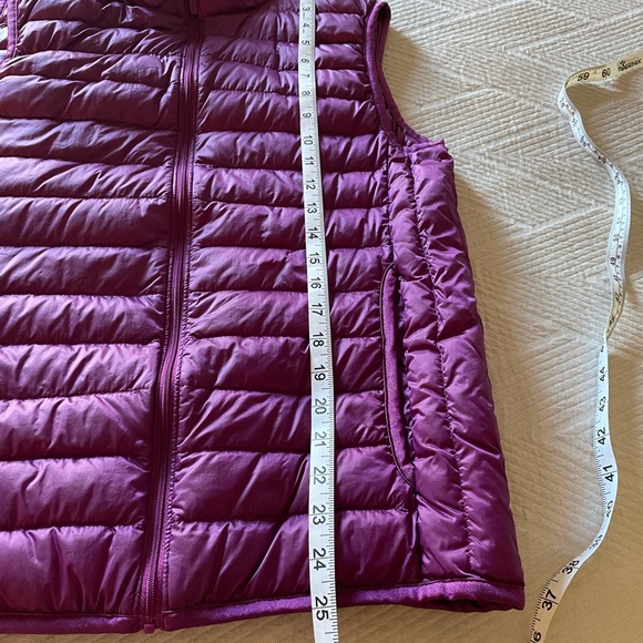 UNI QLO Ultra light down vest￼ - Picture 7 of 7